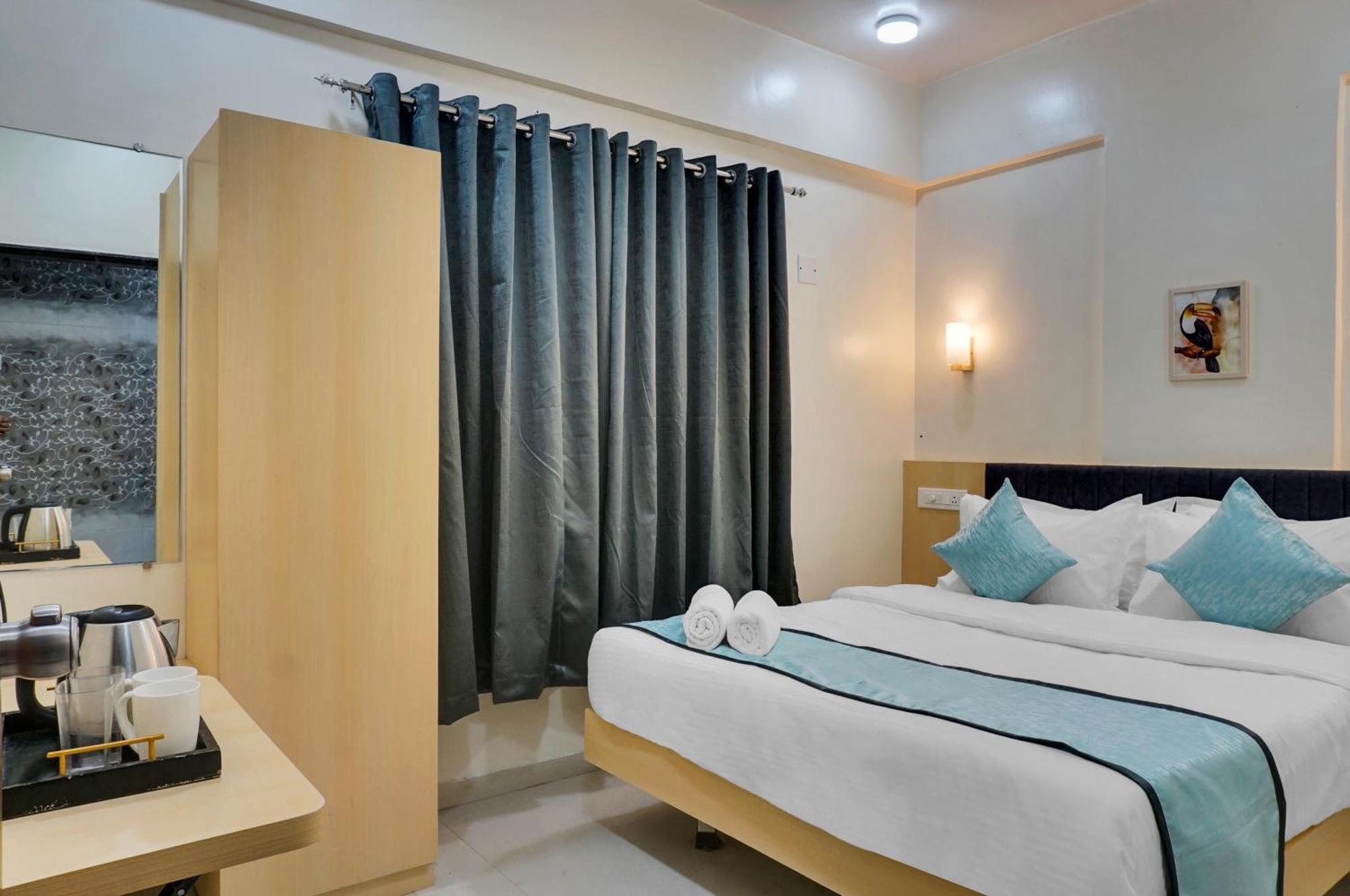 Urban Hometel Pune Exterior photo