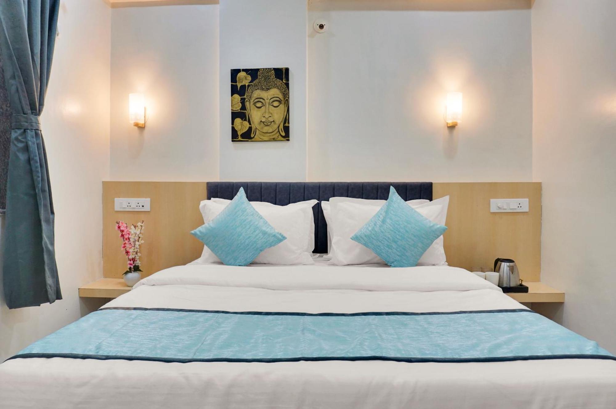 Urban Hometel Pune Exterior photo